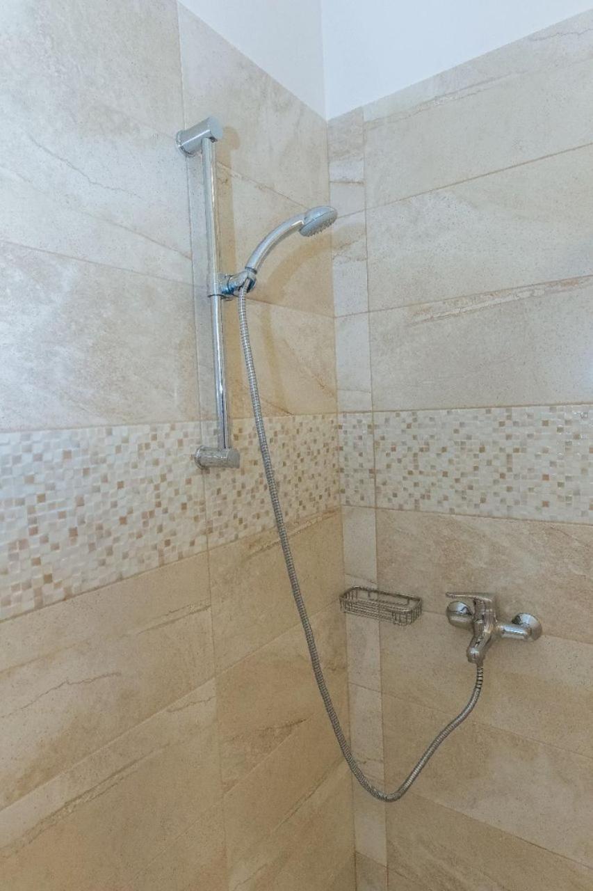 Apartments Zvone1 Вели Рат Екстериор снимка
